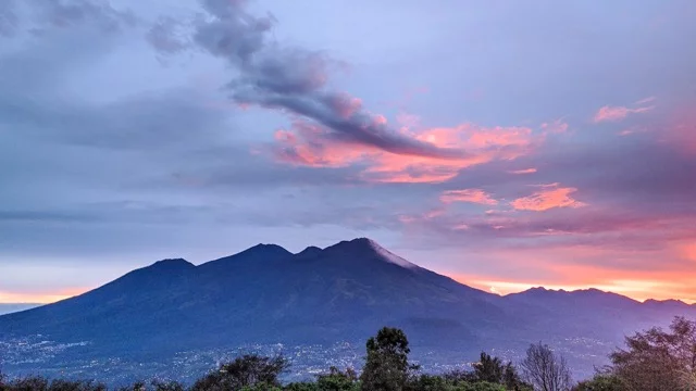 Gunung Penanggungan: Destinasi Pendakian Ramah Pemula dengan Sentuhan Sejarah