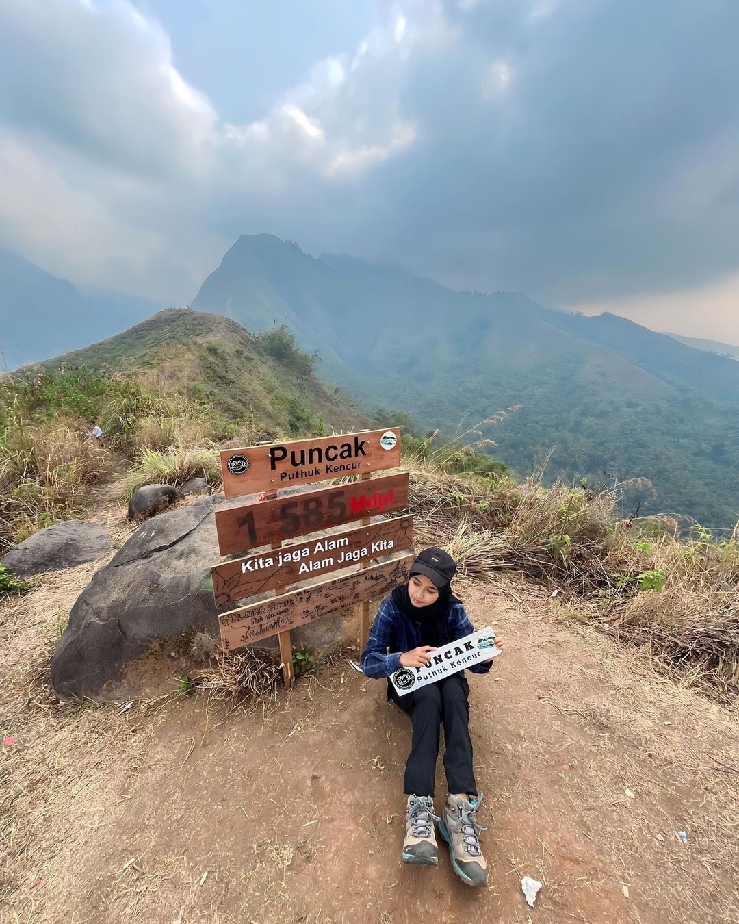 Bukit Cendono Spot Menarik bagi pecinta Hiking di daerah Pacet, Mojokerto